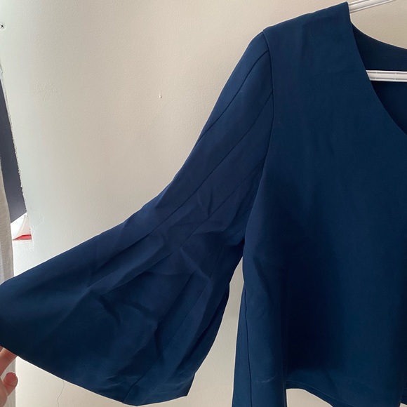 Club Monaco bell sleeve blouse, size Smal - Picture 3 of 4